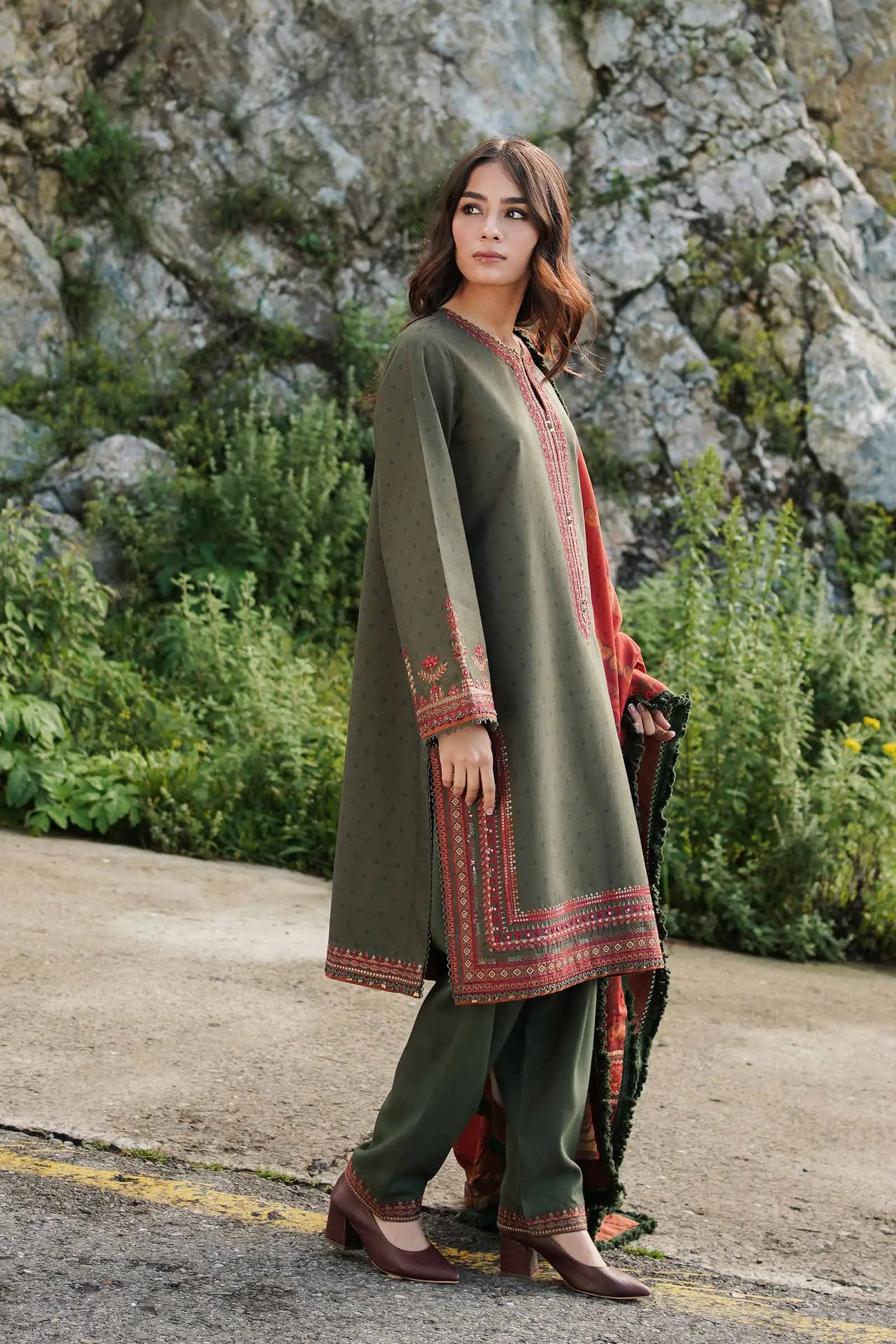 Zara Shahjahan Coco Winter Collection – ZW22-7A